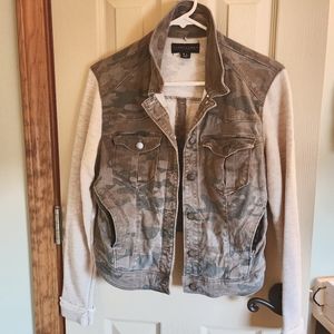 Camo & sweater sleeved cropped denim jacket Large